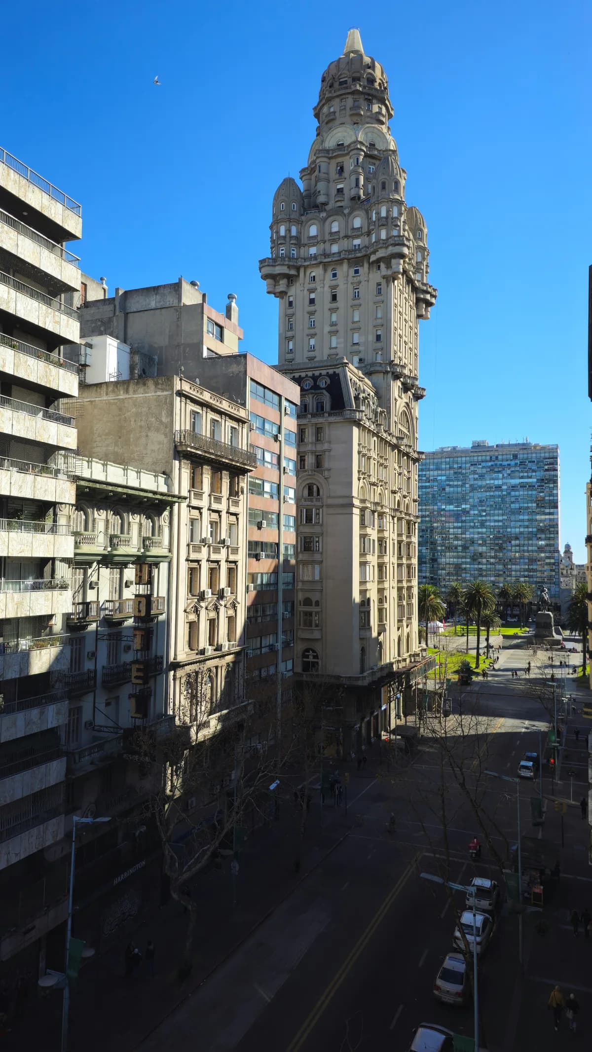 Palacio Salvo, Montevideo: la ciudad desde donde trabaja PIXO